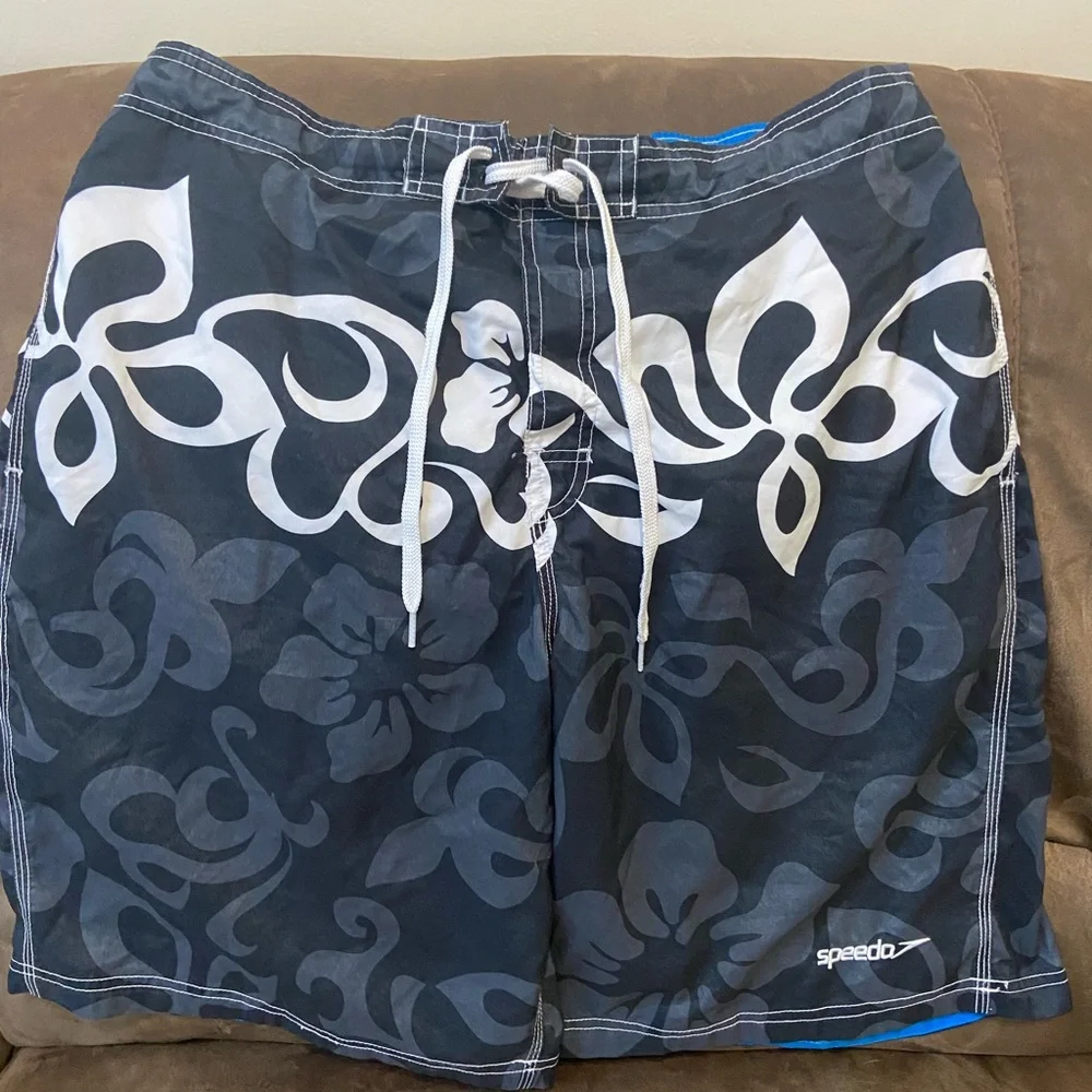 Speedo lined swimming trunks; Black and White; Pockets; Drawstring; XL